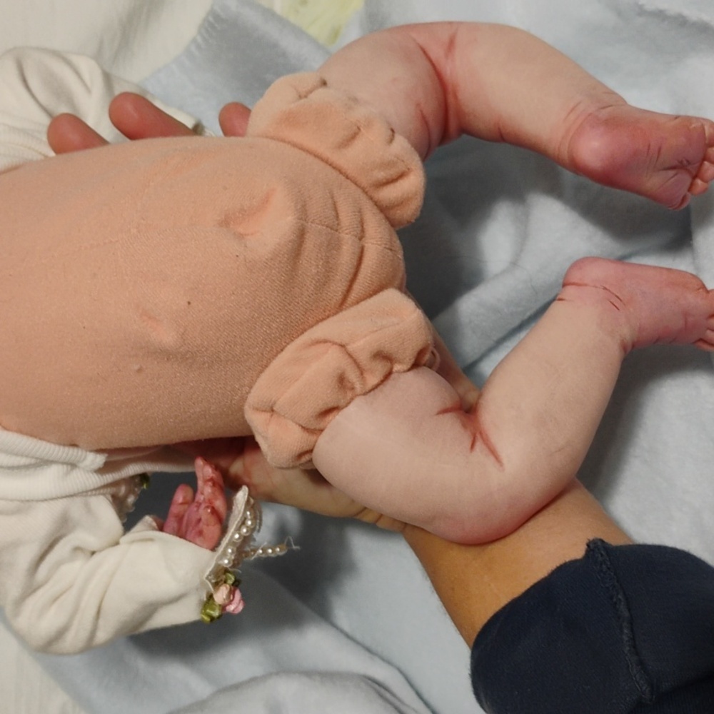 SALE! Newborn Baby That Looks So Real Like She Was Just Born - Picture 15 of 16